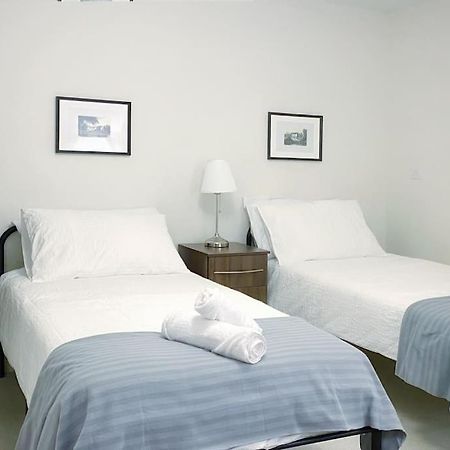 Two Bedroom Luxury Apt With Film Style Swansea Eksteriør bilde