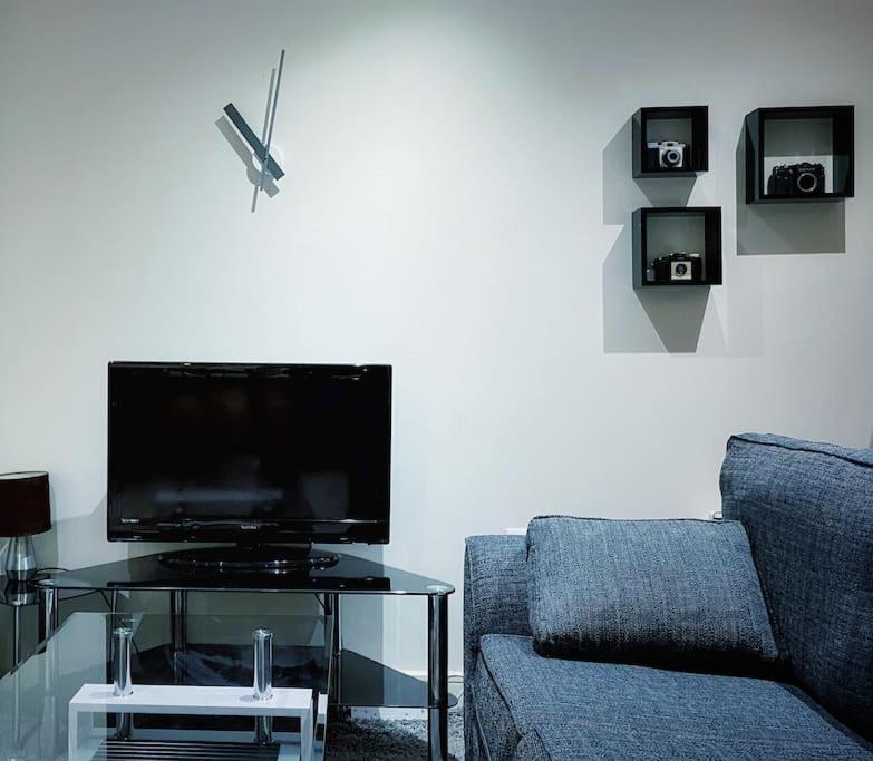Two Bedroom Luxury Apt With Film Style Swansea Eksteriør bilde