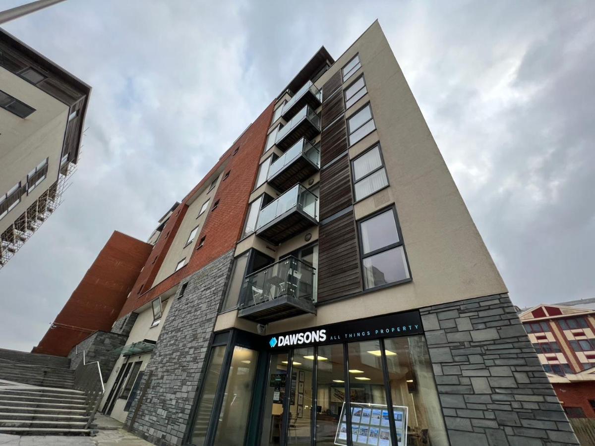 Two Bedroom Luxury Apt With Film Style Swansea Eksteriør bilde